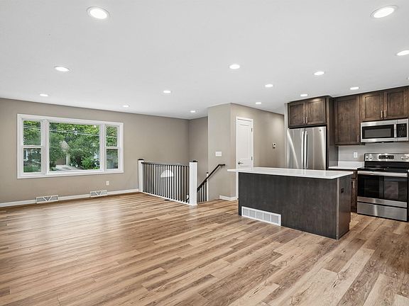 3rd image of 1208 W 4th St