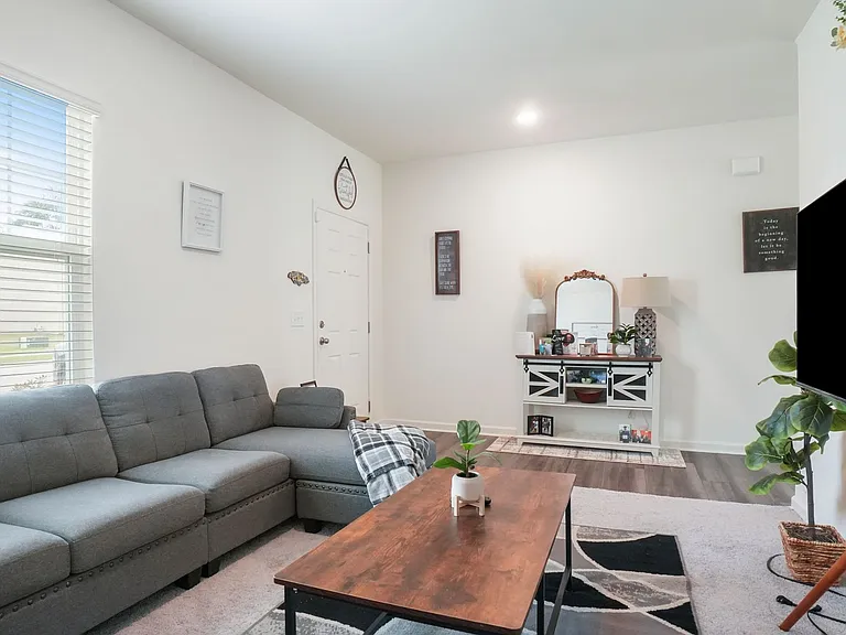 530 Cessna Dr — Photo 5