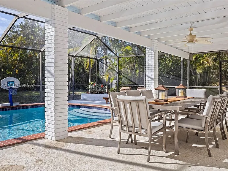10130 SW 70th Ave — Photo 15