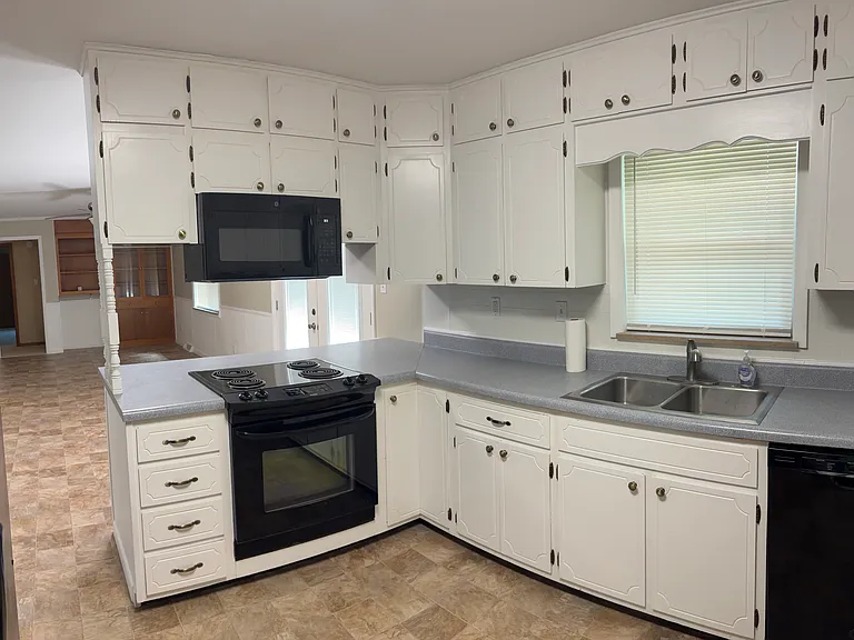 4913 Mandalay Rd — Photo 8