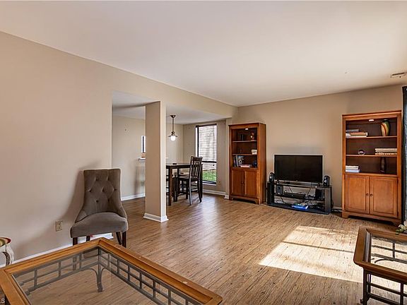 5th image of 219 Village Ln Unit C
