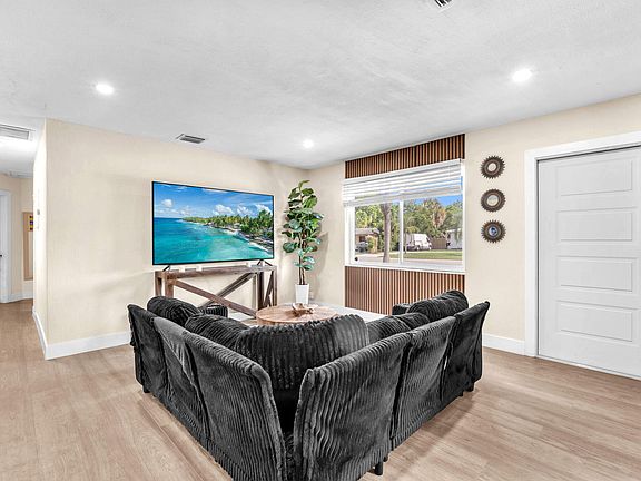 5th image of 731 W Ilex Drive
