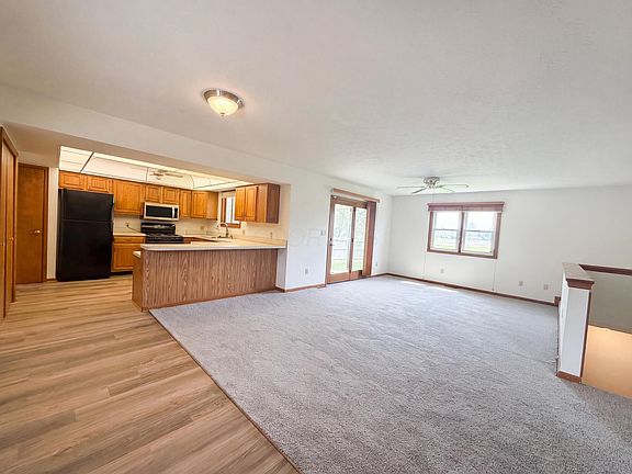3rd image of 610 Executive Blvd
