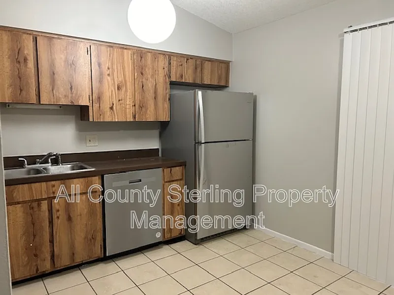 3 bed, 2.0 bath, 1973 sqft, $1,650 — Photo 3