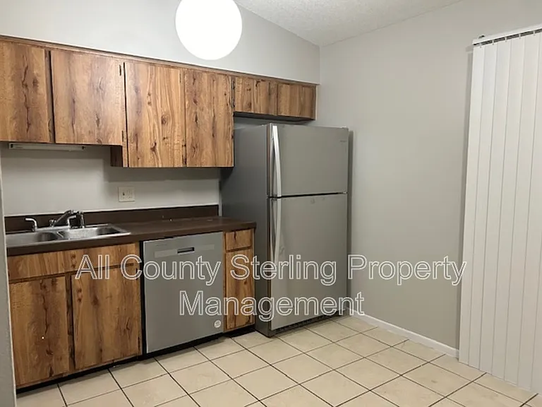 923 Bryan Ct — Photo 3