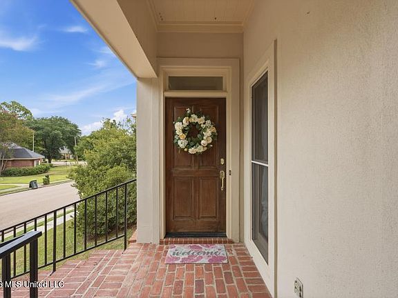 4th image of 37 Village Green Cir