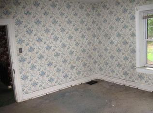 108 Fombell Rd, Fombell, PA 16123
