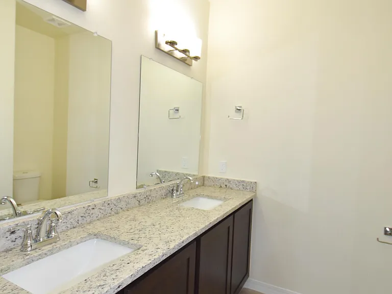 902 Bromyard Dr — Photo 23