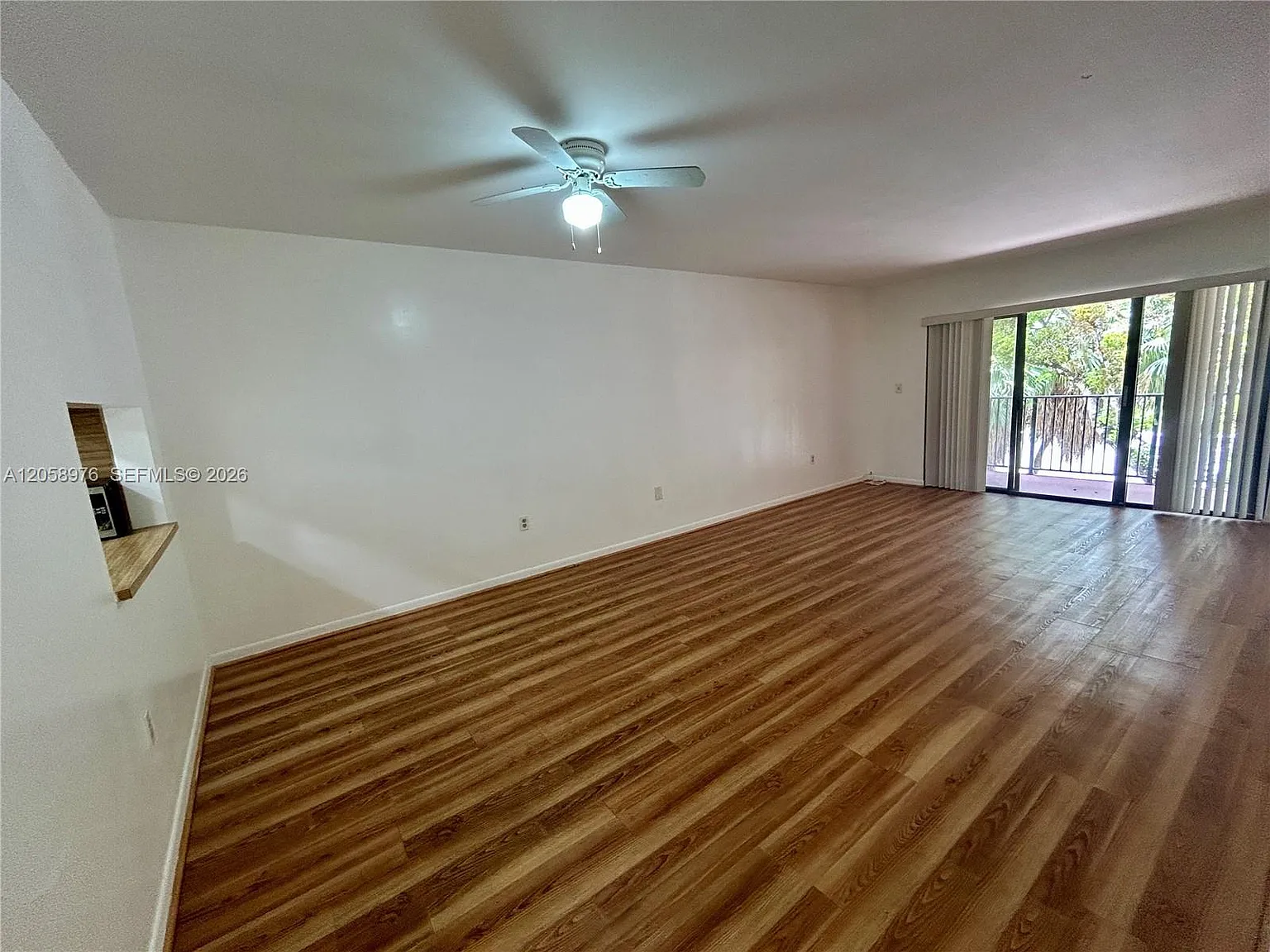 Park Lake Vilg Condo Phs — Photo 3