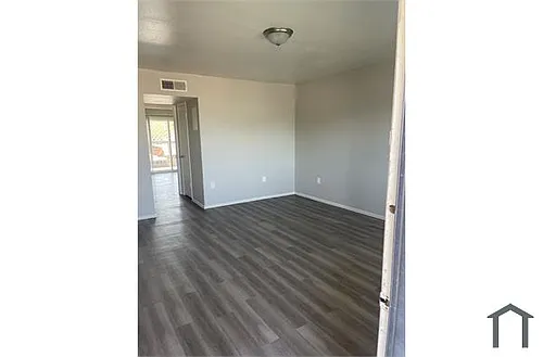 5443 W Orangewood Ave #8 Photo 1