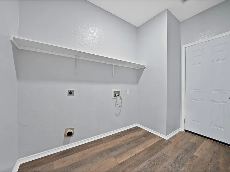 137 Heritage Dr — Photo 34