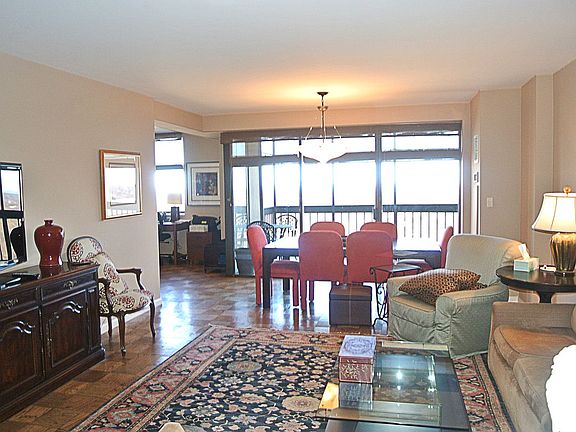 4th image of 27010 Grand Central Pkwy APT 25L