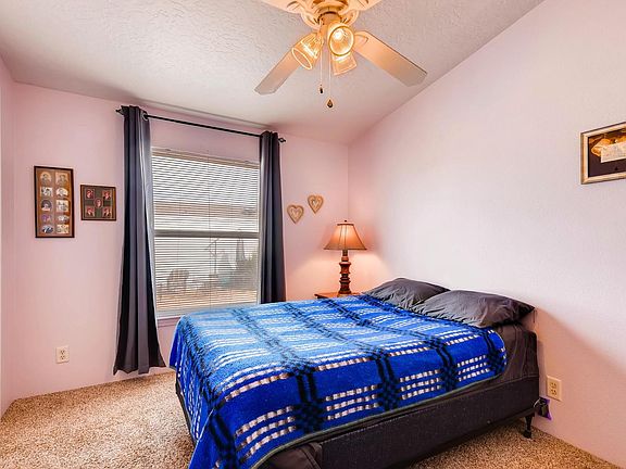 5th image of 4825 Aspen St #39