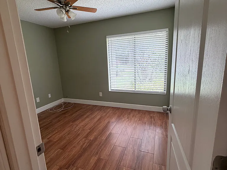 504 Shane Cir — Photo 11