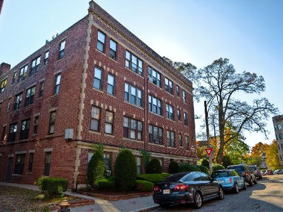 5 Lothian Rd #33