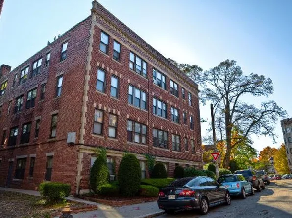 5 Lothian Rd APT 33, Boston, MA 02135