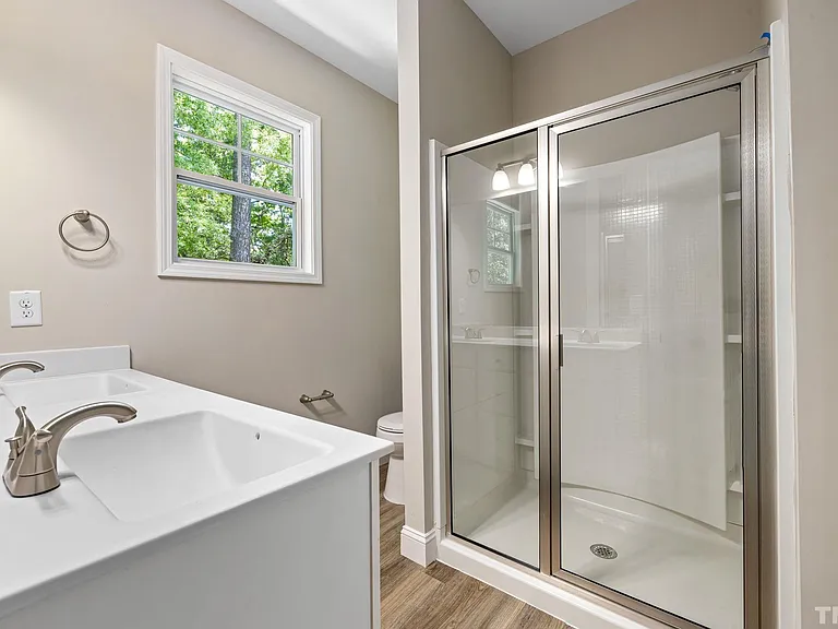 335 E Pine Ave — Photo 16