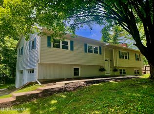 12 Heritage Ln, Clifton Park, NY 12065