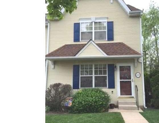 3rd image of 1109 Harvest Ln #35
