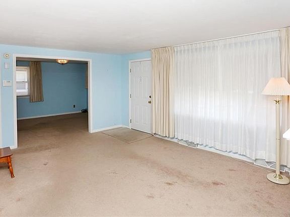 5th image of 52 Diane Dr