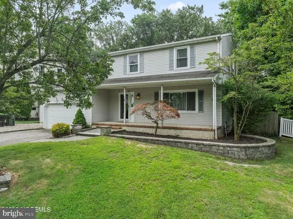 5 Windsor Ct, Hazlet, NJ 07730