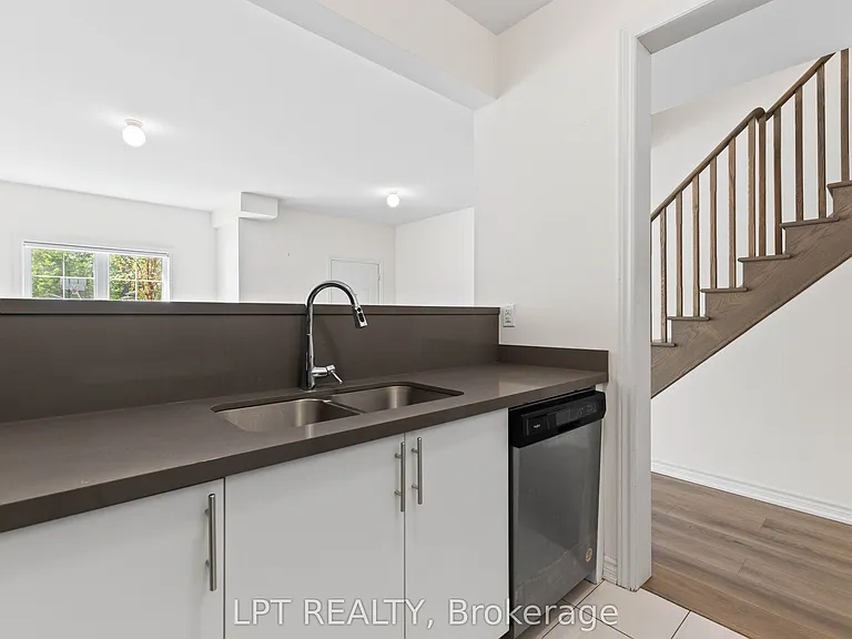 110 Grew Blvd #Townhouse 05 — Photo 11