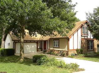 806 Weatherwood Dr, Ballwin, MO