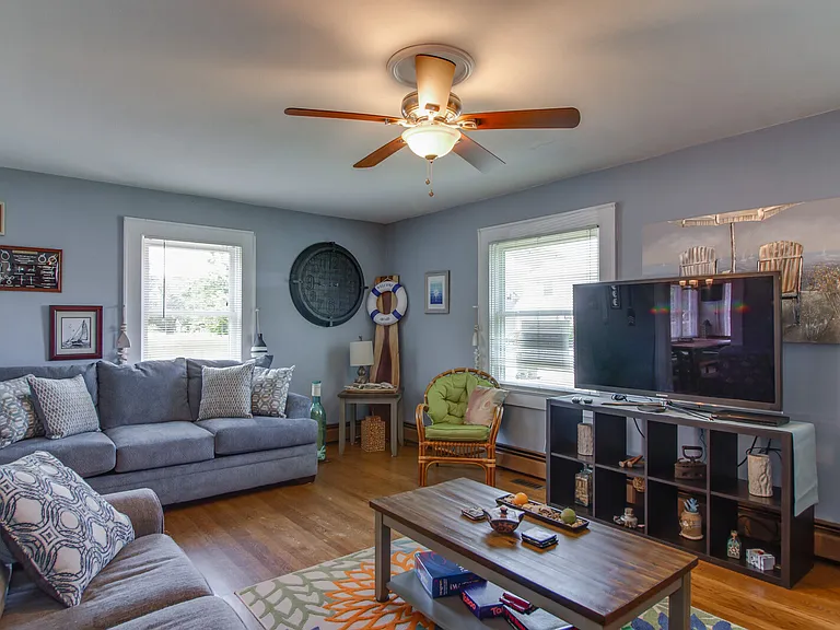 1273 Little Bay Ave — Photo 4