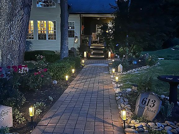 3rd image of 613 Perry Rd