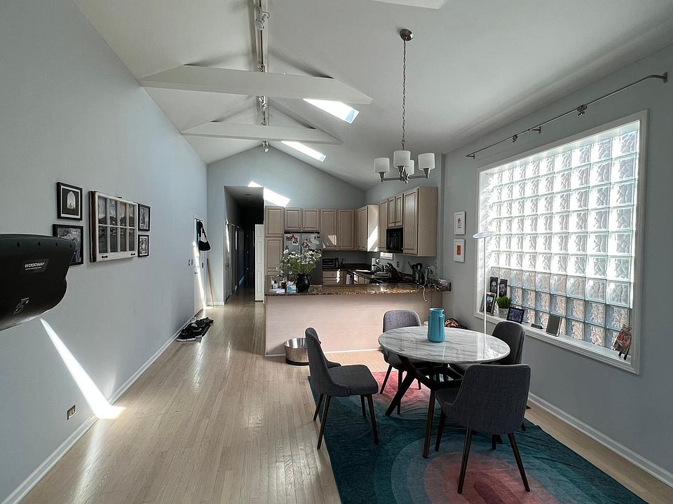 1st image of 630 W Wrightwood Ave APT 5E