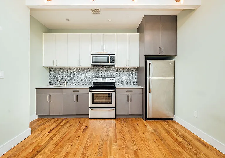 319 Melrose St #2A — Photo 1