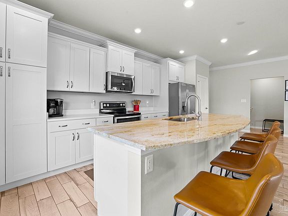 5th image of 6587 Carlinga Dr
