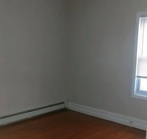 92 Bates St — Photo 4