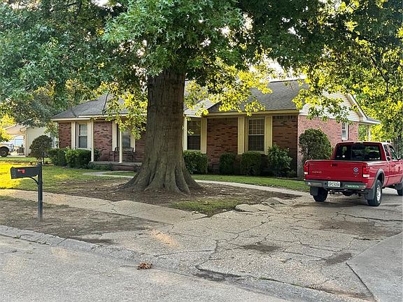 2nd image of 195 Saint Thomas Ln