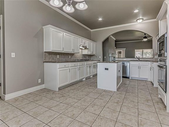 4th image of 15920 San Miguel Cir
