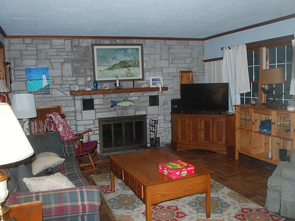 3rd image of 199 Park Ave