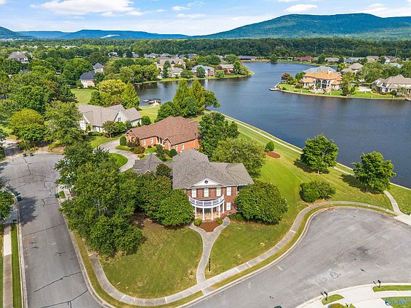 2nd image of 3005 Glen Willow Ct SE