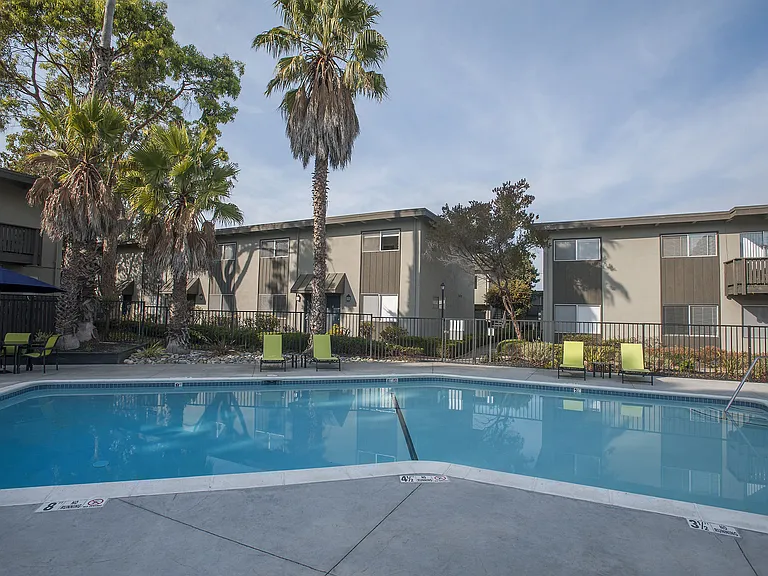 Monterey Townhouse — Photo 8
