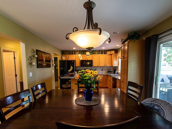 3rd image of 6082 Berrymoor Dr