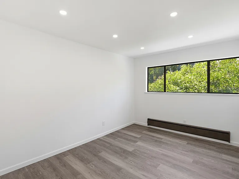 444 Merritt Ave #202 — Photo 17