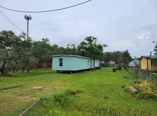 1524 S Doughty St, Rockport, TX 78382