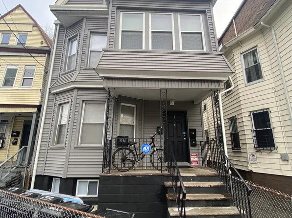 194 Seymour Ave Floor 3, Newark, NJ 07108