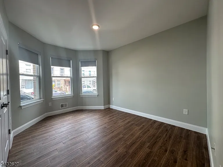 195 Ridge St — Photo 3