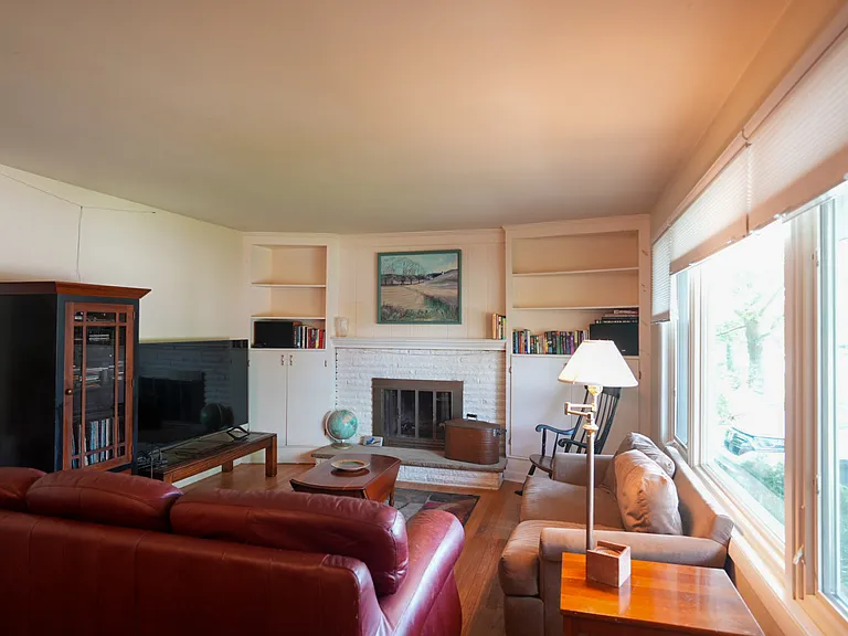1801 Winsted Blvd — Photo 3