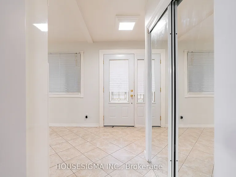 1 Cherrylane Dr N — Photo 4