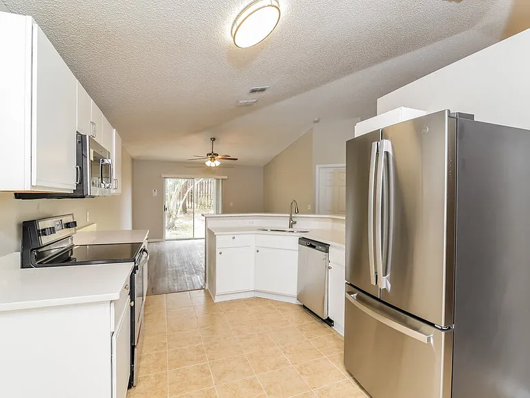 1064 Remington Ave — Photo 9