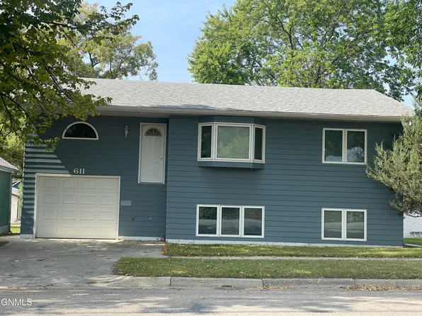 611 3rd Ave NE, Jamestown, ND 58401