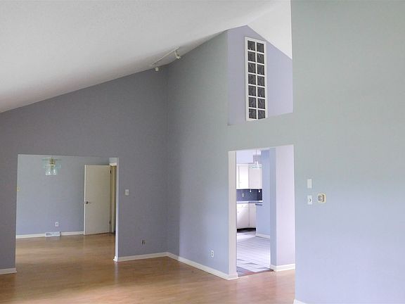 5th image of 5009 Lake Ave