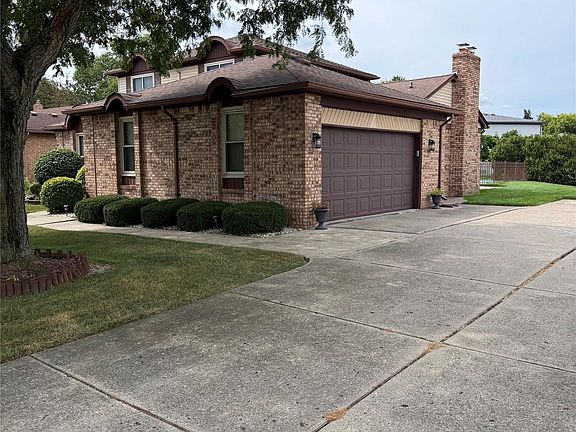 2nd image of 40797 Ruggero St