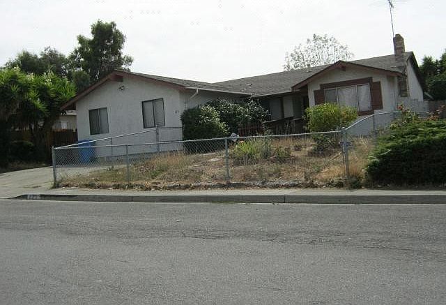 2nd image of 225 Linfield Dr